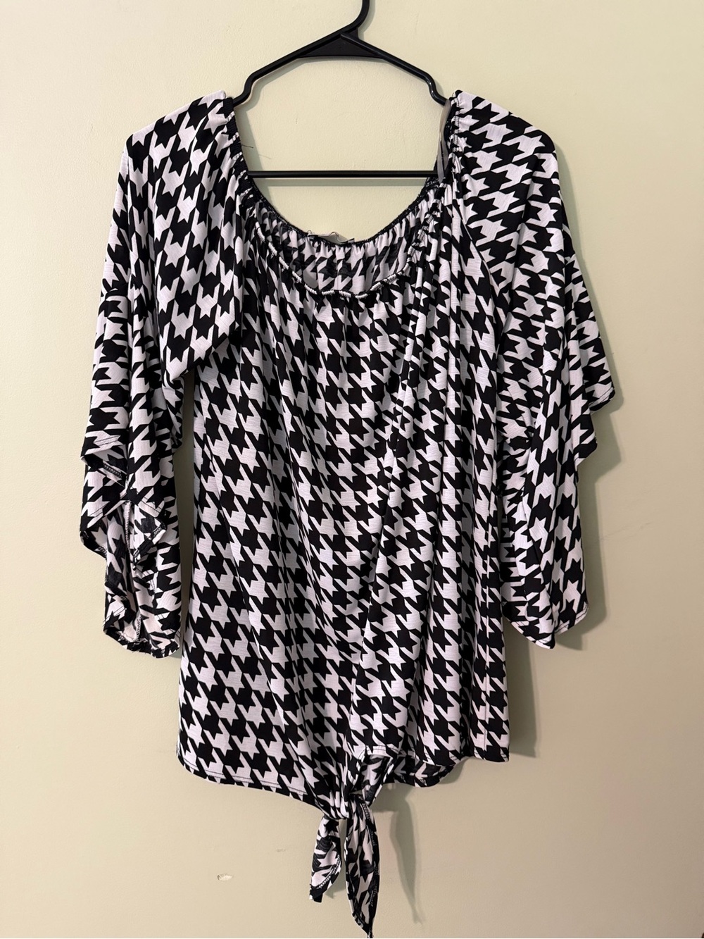Black & White Houndstooth Tie-Hem Blouse